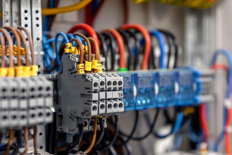 Principais erros em instalações elétricas que podem pôr em risco a sua casa ou negócio